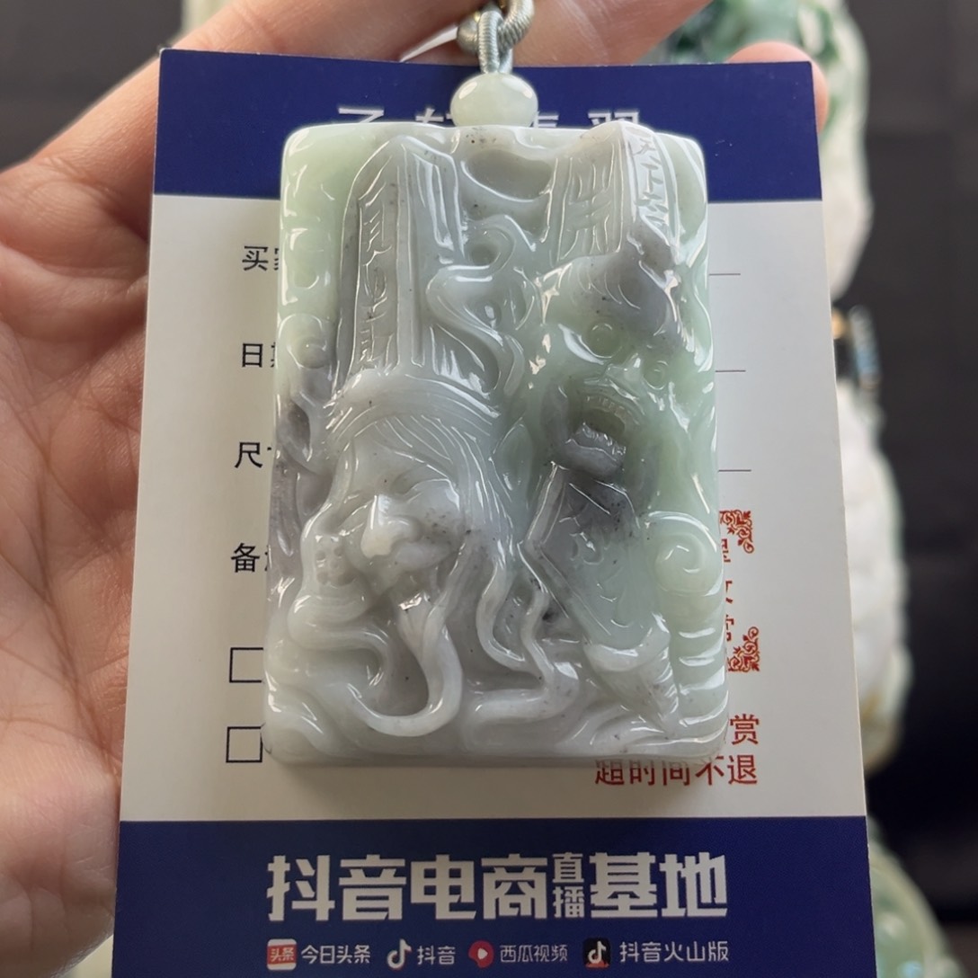 翡翠颈饰未镶嵌无常