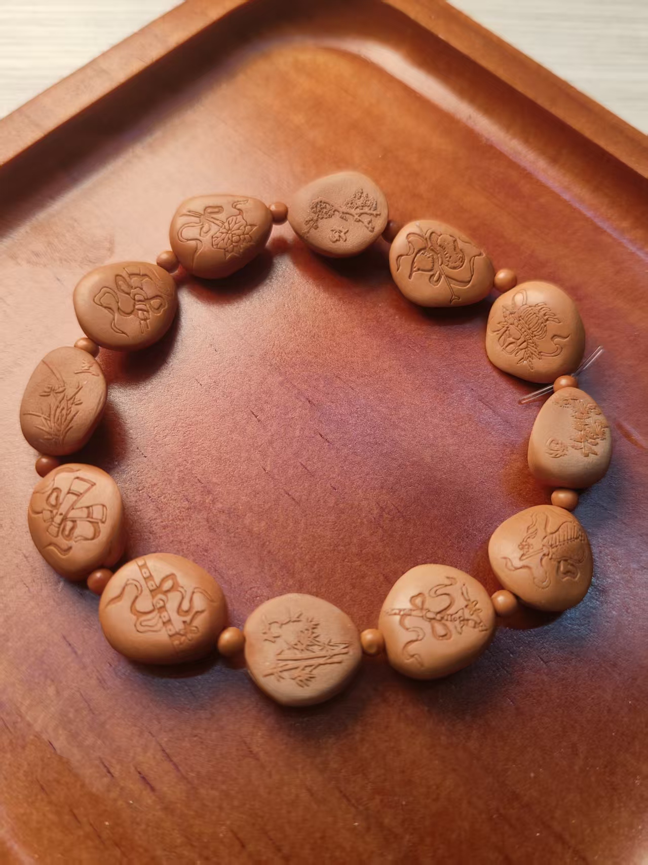 精品松子雕刻暗八仙配梅兰竹菊浮雕手串15x13mm