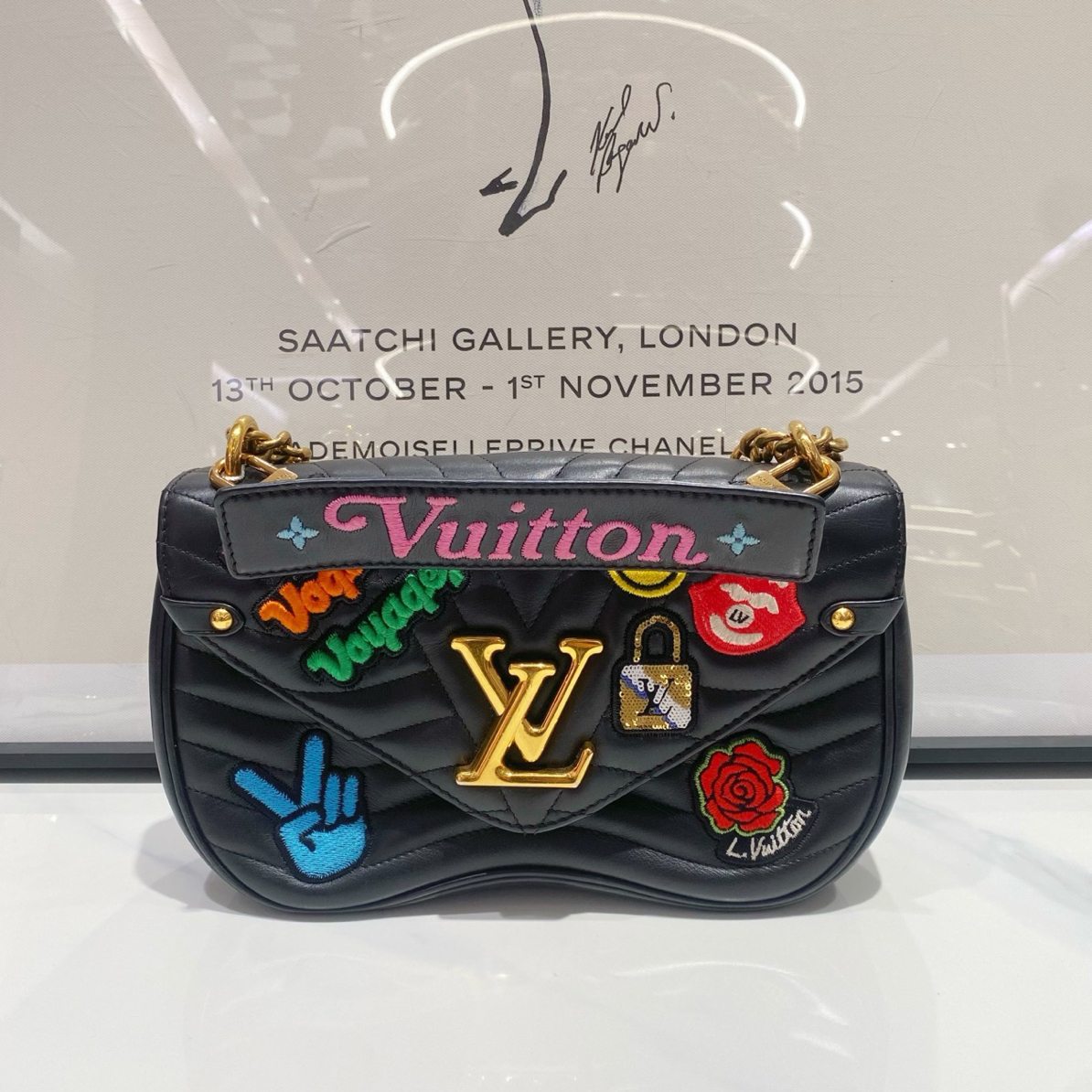 99新 LouisVuitton/路易威登 lv 屁桃联名斜挎包（15349）