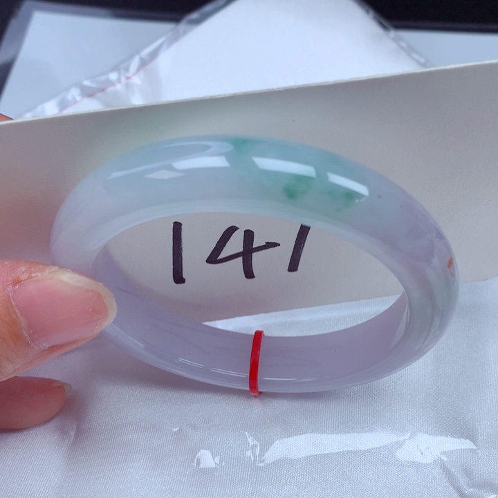 翡翠手镯未镶嵌翡翠