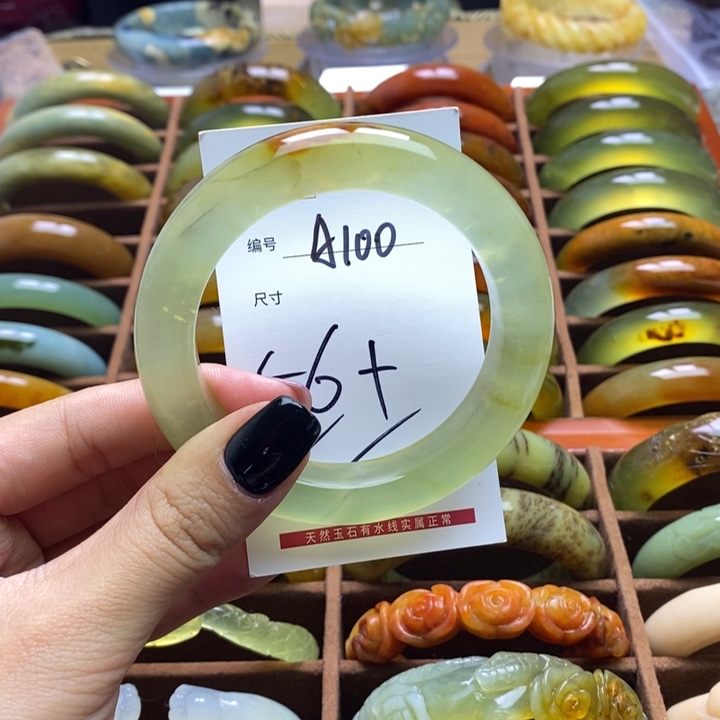 蛇纹石玉手镯未镶嵌