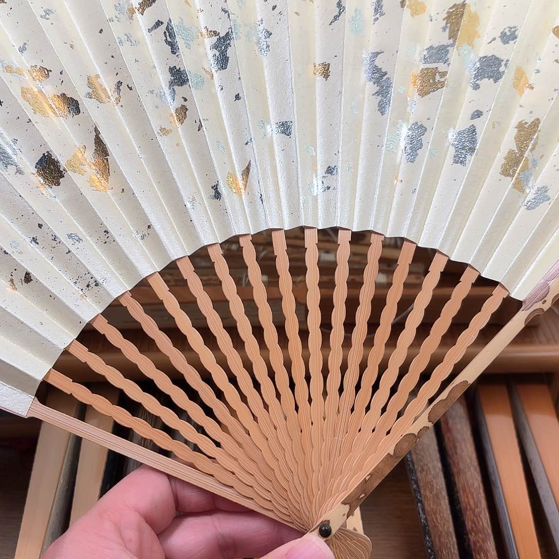 扇子白洒龙鳞梅妃