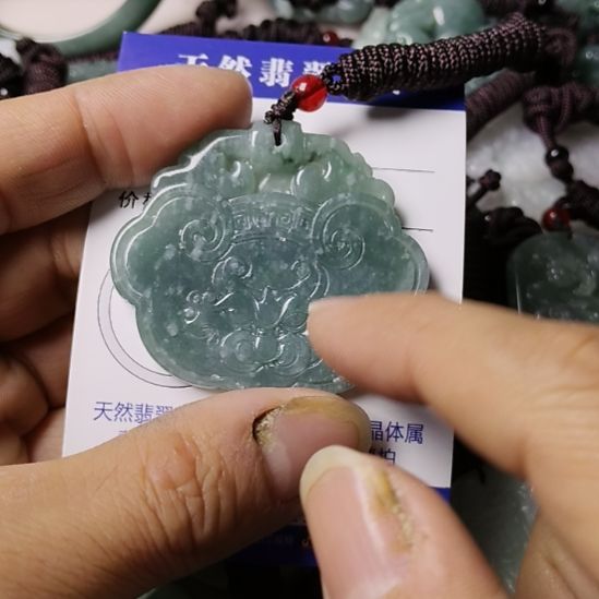 翡翠未镶嵌颈饰挂件