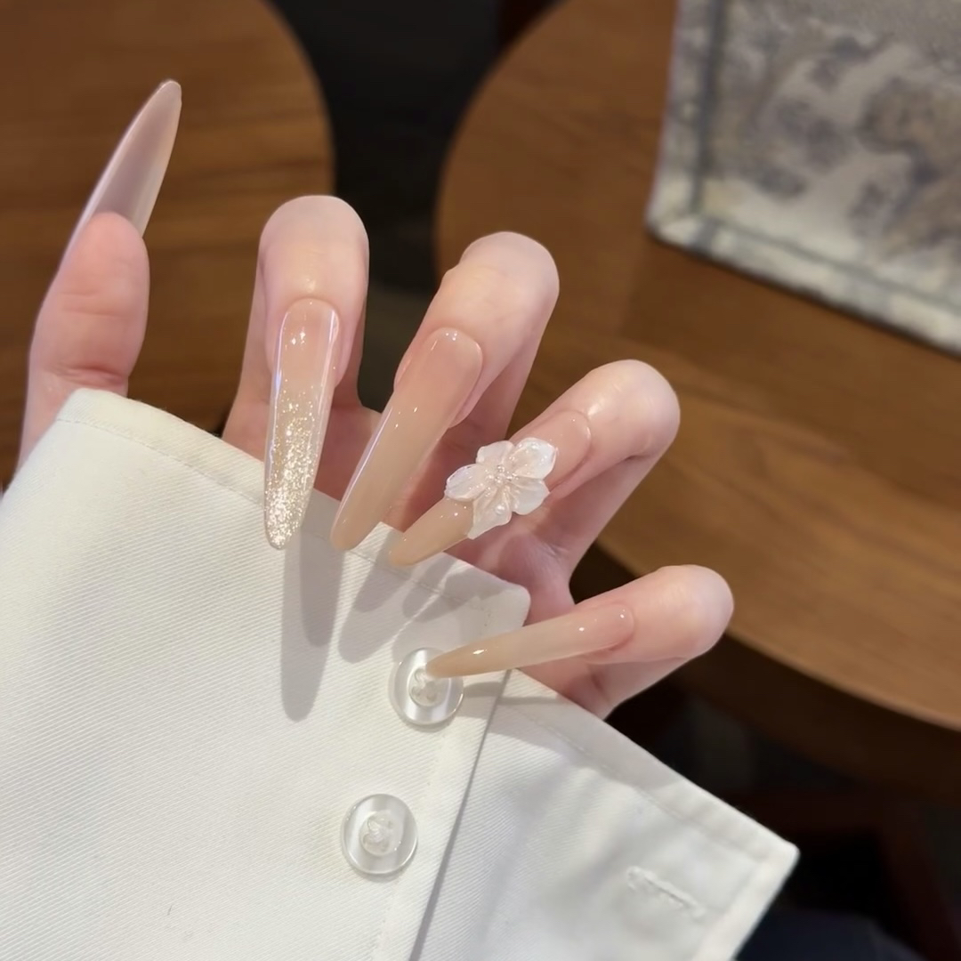 冰透立体冰花纯手工裸色气质显白穿戴甲百合美甲指甲