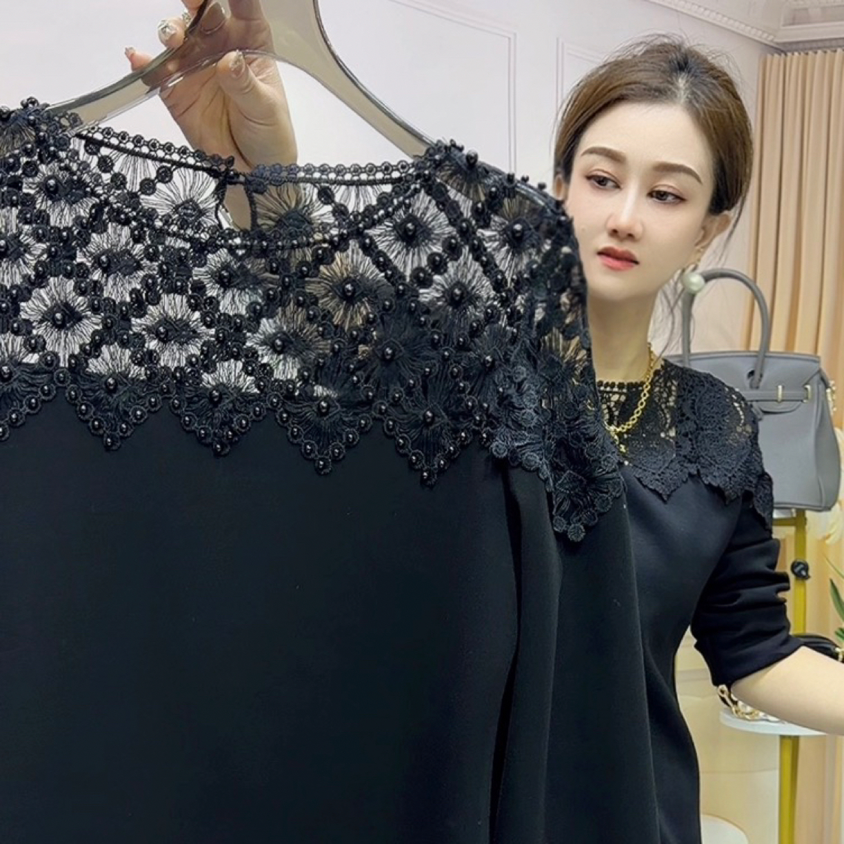 蕾丝勾花遮肉连衣裙