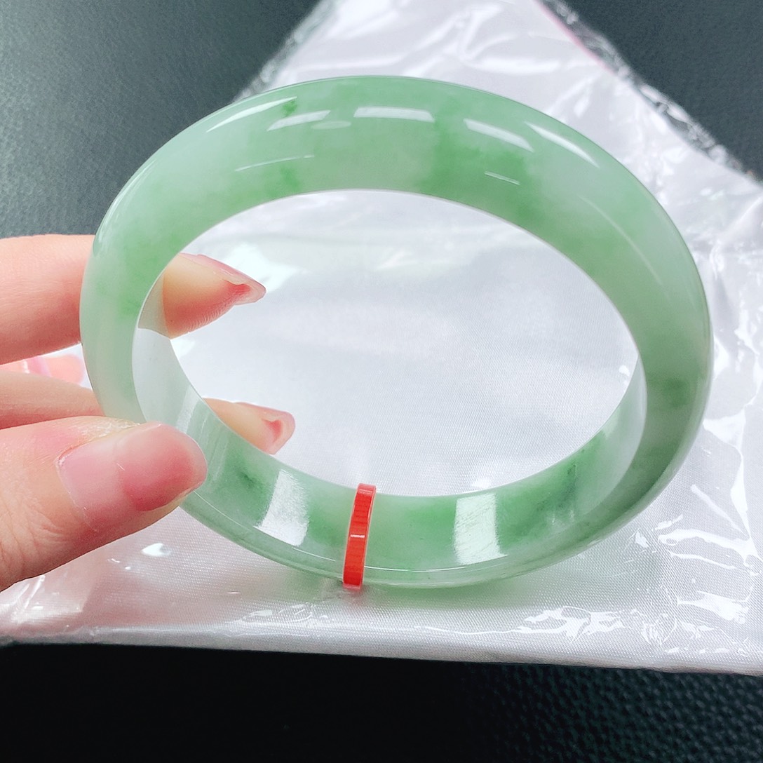 翡翠手镯未镶嵌57圈
