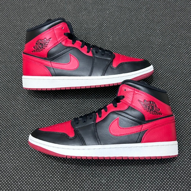 95新 MM6 42.5码 aj1 黑红 小禁穿 无盒 成色很新 穿不多 秒价