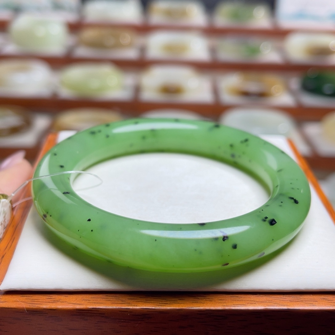【闪购商品】未镶嵌手镯和田玉