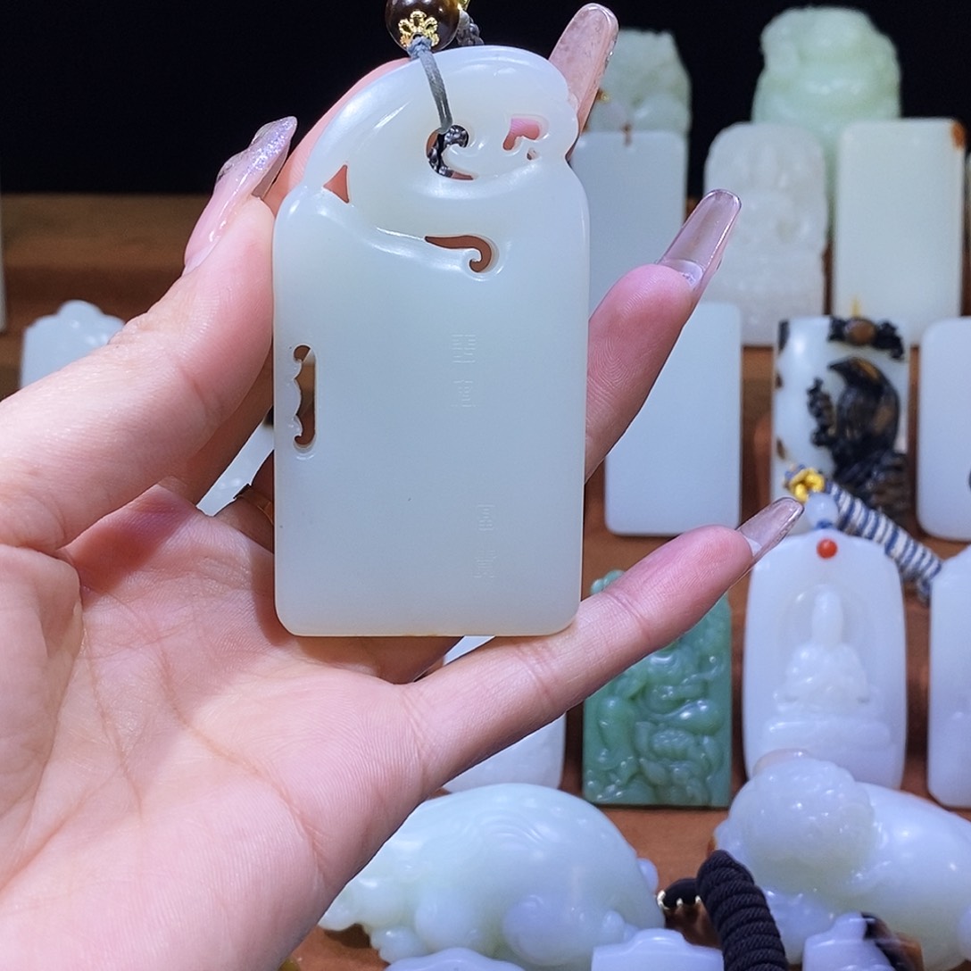 和田玉颈饰未镶嵌善**颖