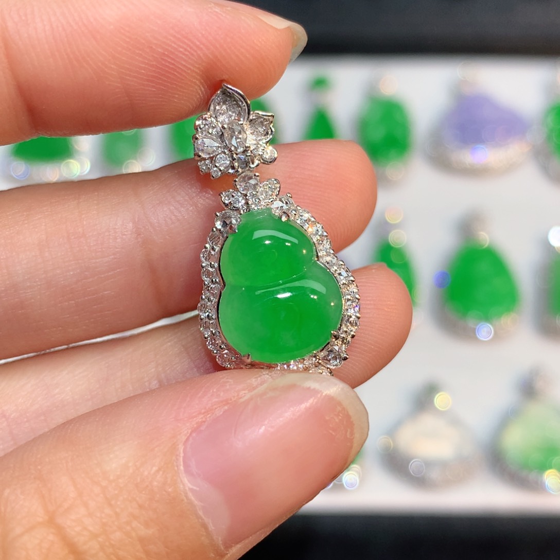 翡翠颈饰18K金镶嵌翡翠