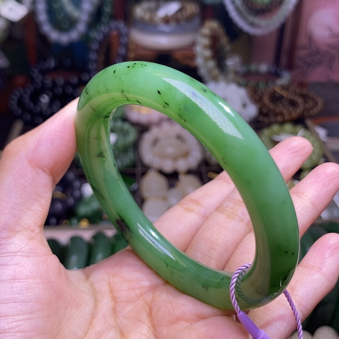和田玉未镶嵌颈饰55收藏级老矿料碧玉苹果绿圆条手镯