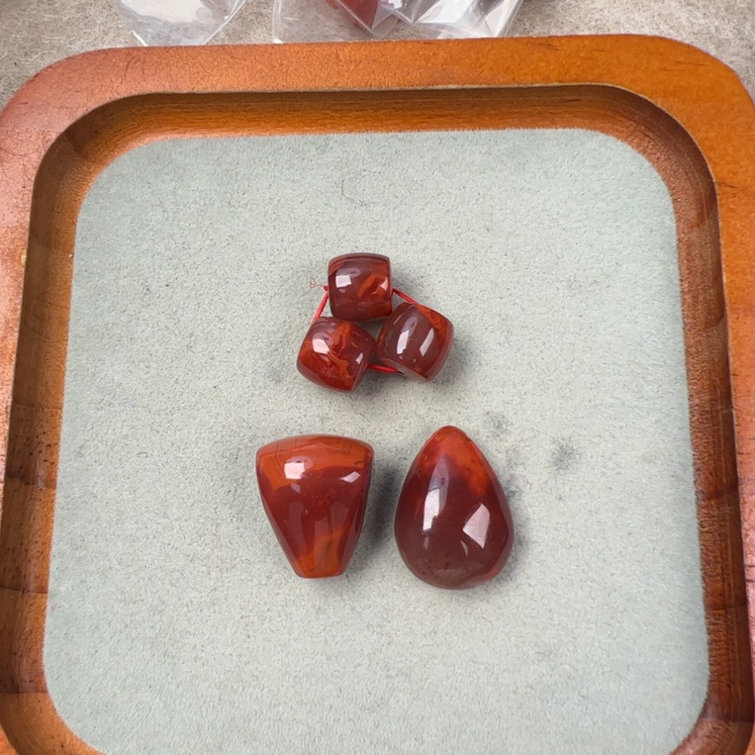 南红玛瑙未镶嵌C2（配饰套装的10-16mm）