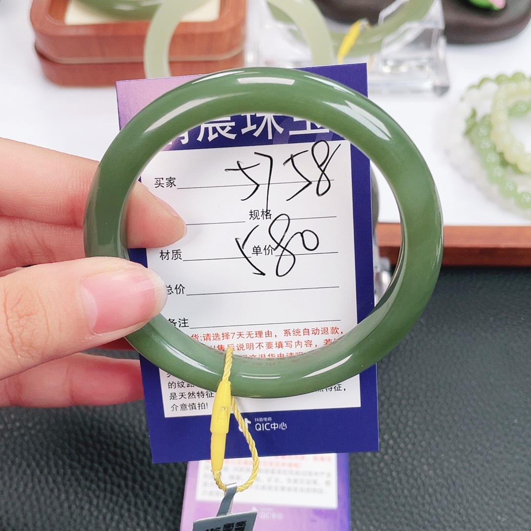 和田玉未镶嵌手镯