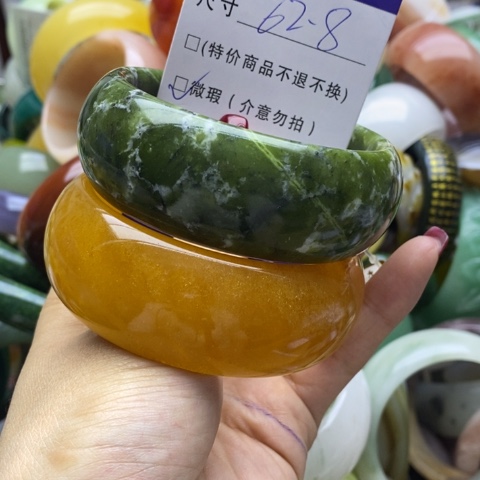 蛇纹石玉手镯未镶嵌