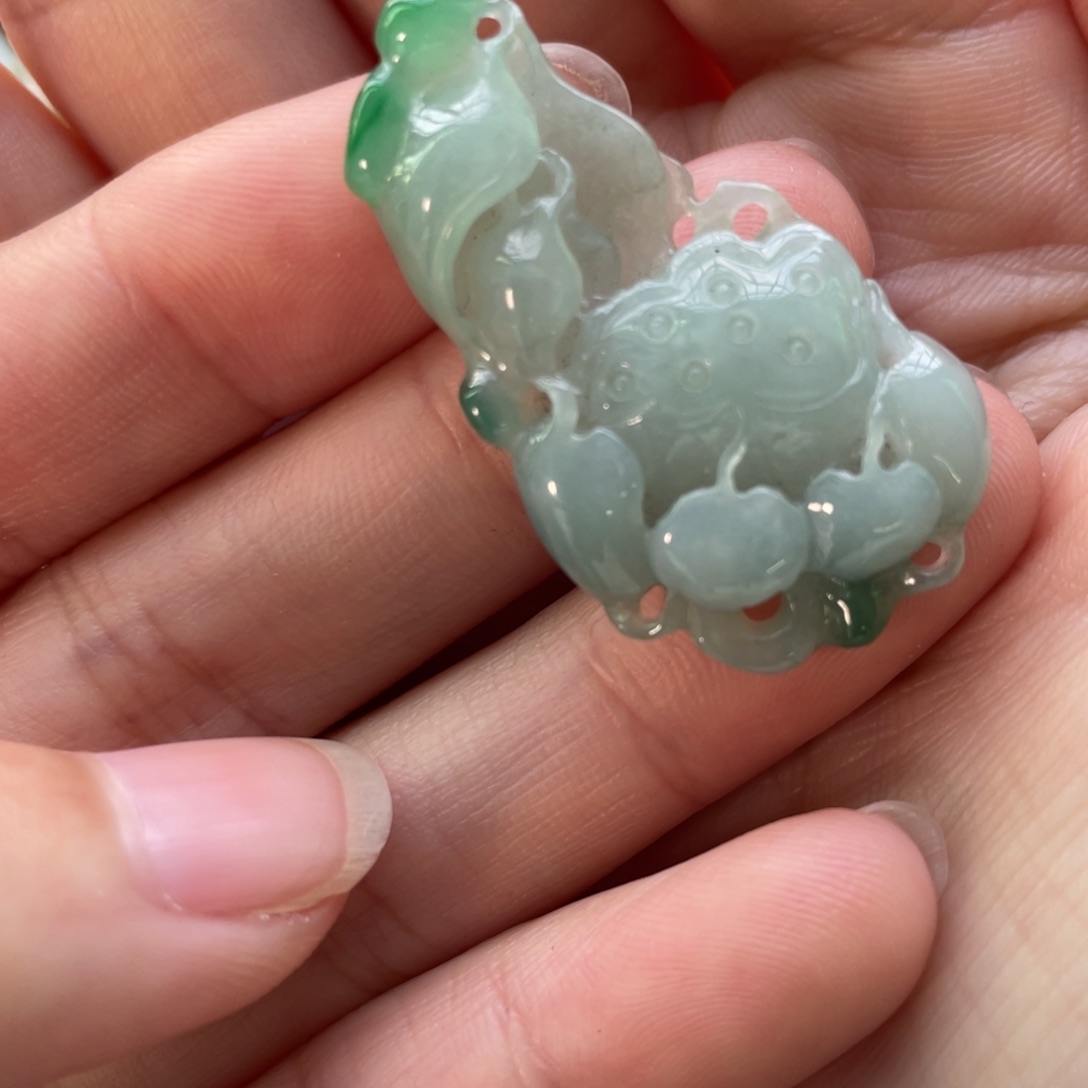 翡翠颈饰未镶嵌莲花