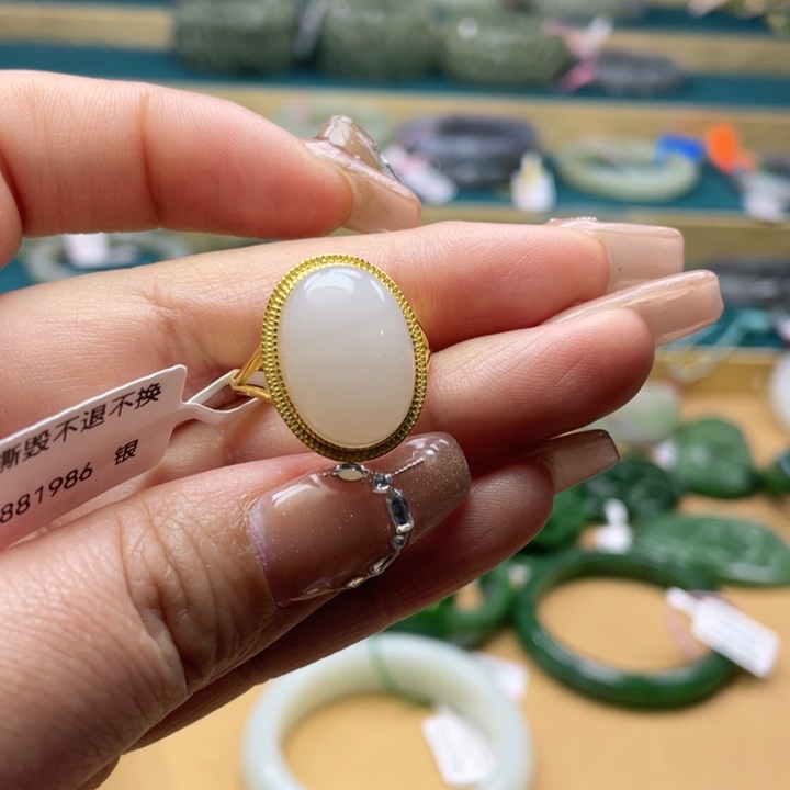 和田玉戒指57+圈口。编号62银S925镶嵌李****室