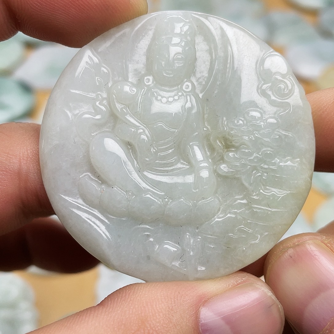 翡翠未镶嵌颈饰观音