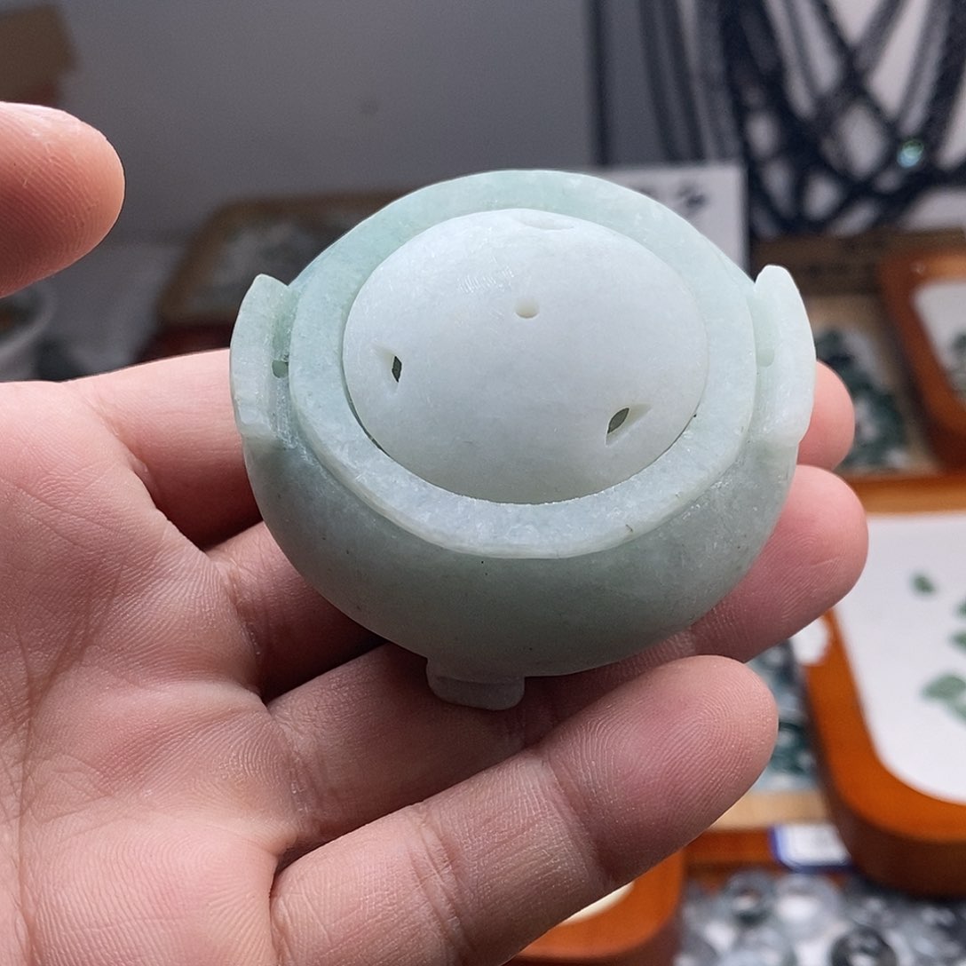翡翠颈饰未镶嵌檀香炉