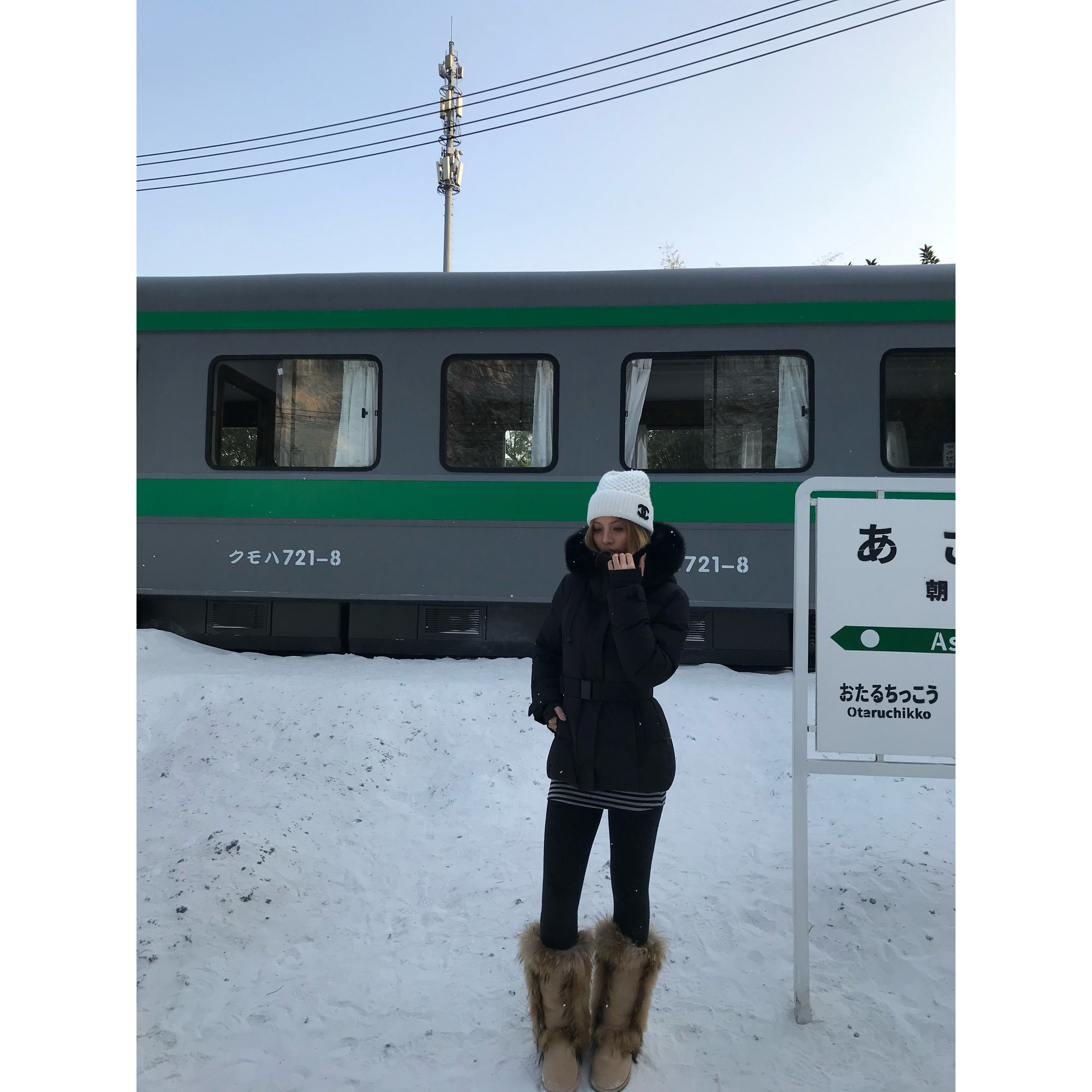 Audwyn白鹅绒气质收腰狐狸毛领连帽腰带加厚中长款收腰显瘦鹅绒服