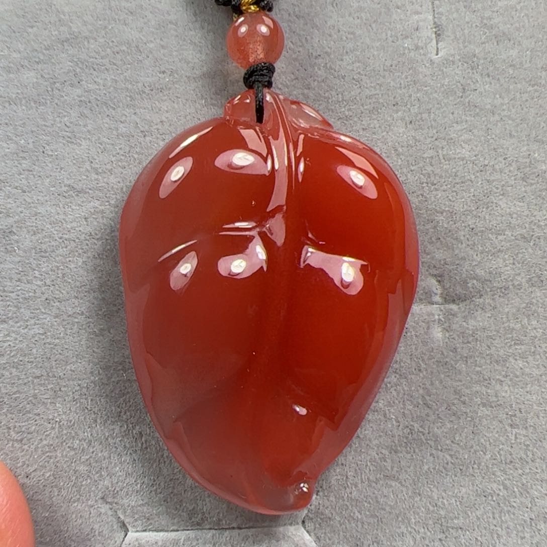 南红玛瑙吊坠未镶嵌