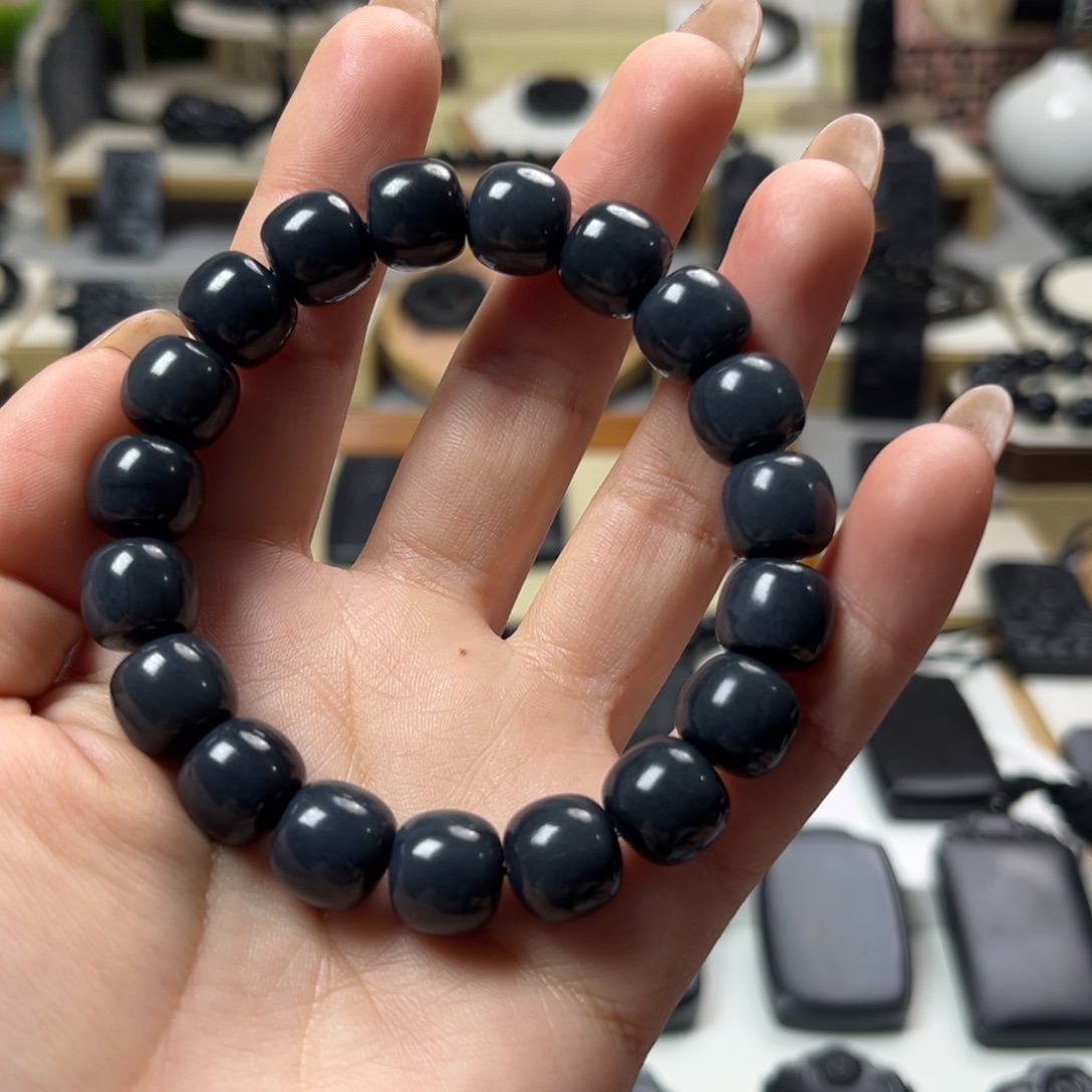 和田玉（墨玉）未镶嵌颈饰卡112老邢体验