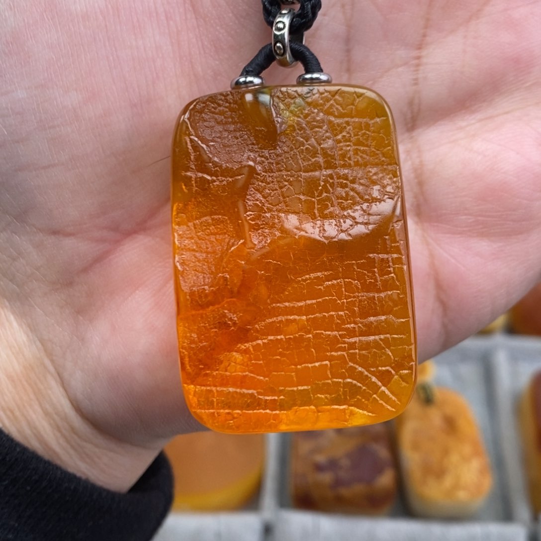 琥珀吊坠(赠链)未镶嵌