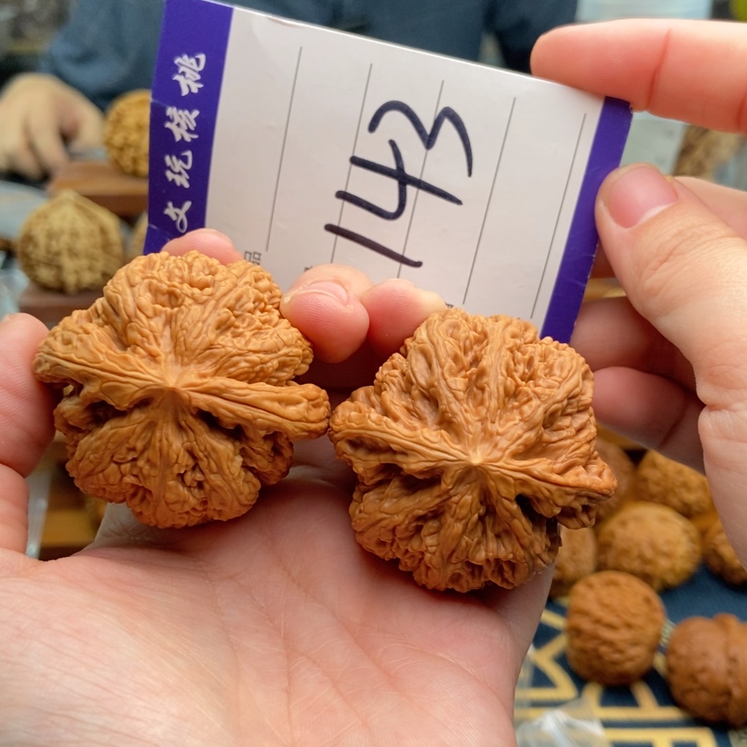 文玩核桃吊坠46粗筋