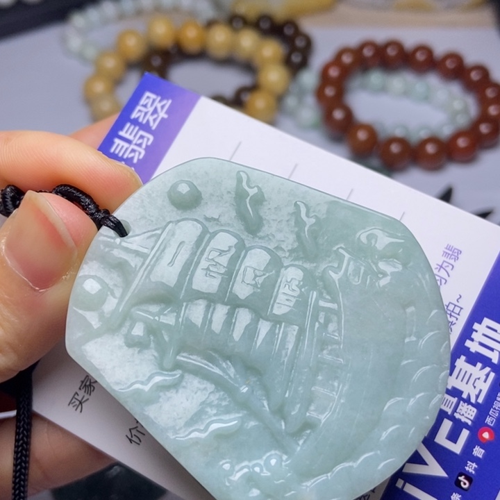 翡翠颈饰未镶嵌翡翠