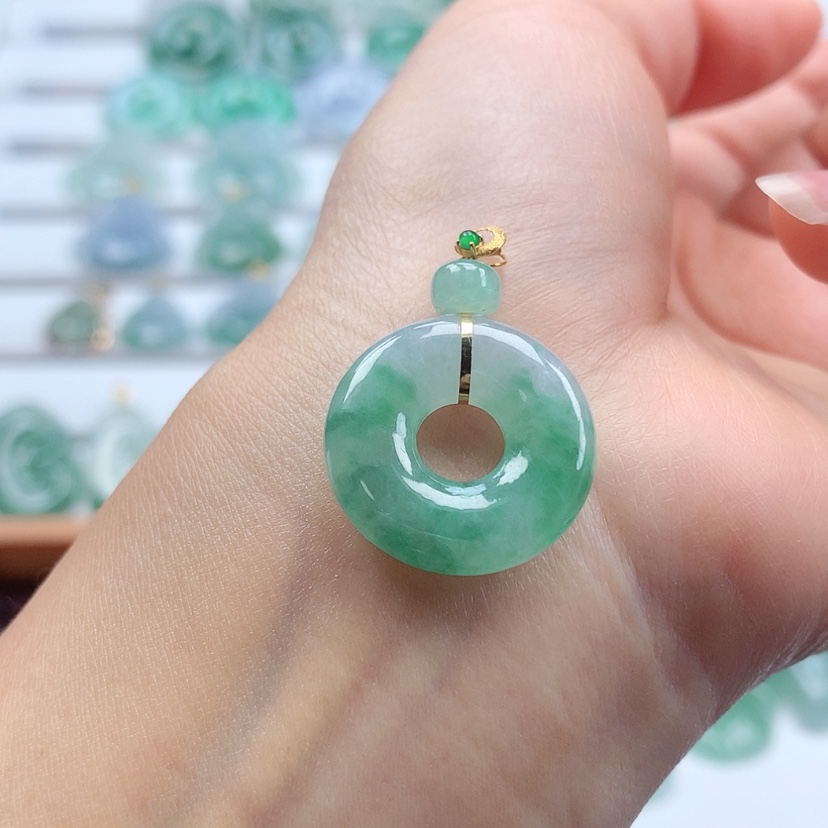 【闪购商品】翡翠吊坠(赠链)18K金镶嵌