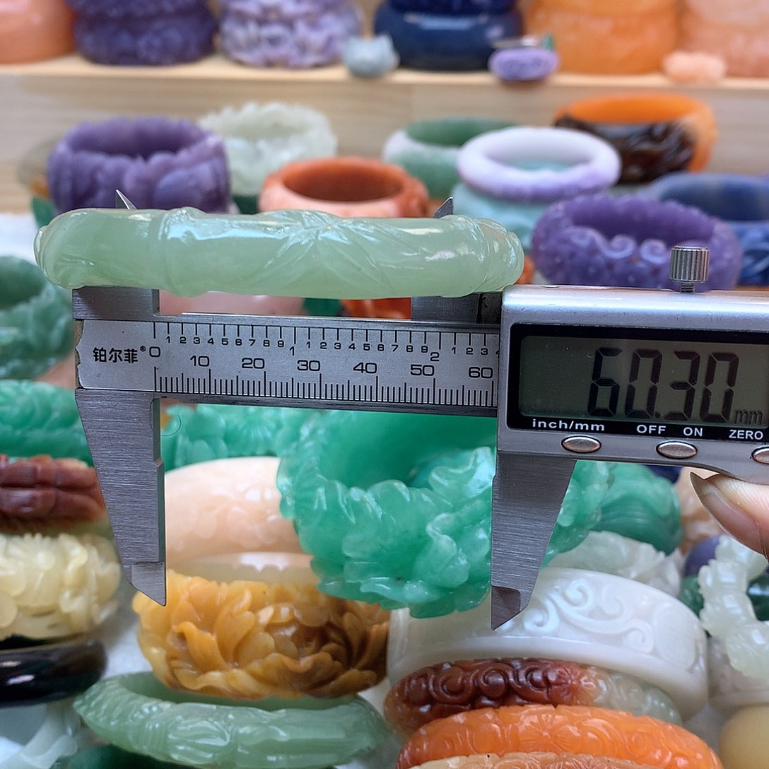 未镶嵌手镯石英质玉