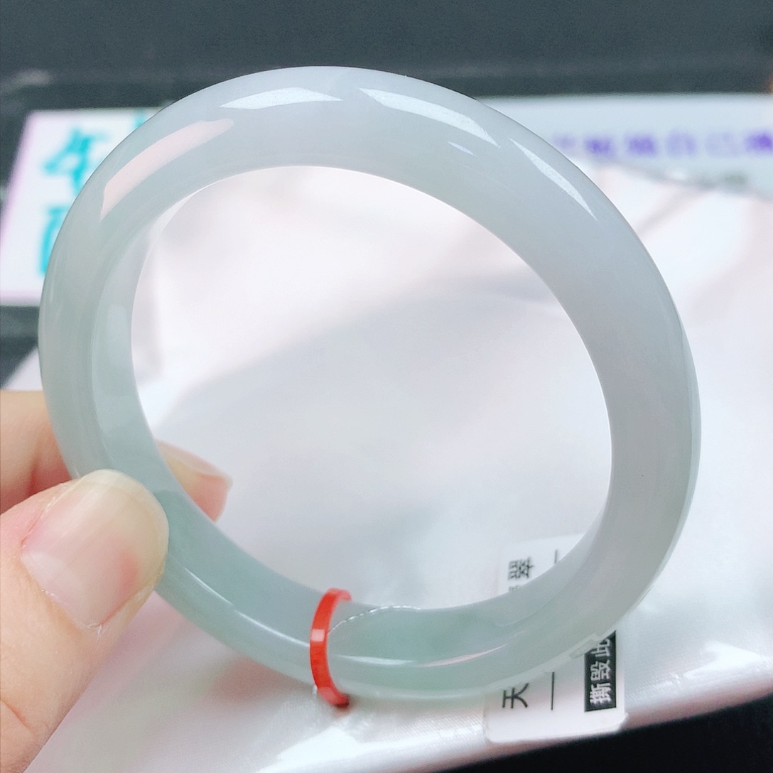 翡翠手镯未镶嵌53圈