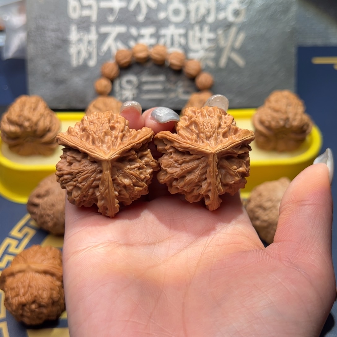 文玩核桃把件盘山三棱41