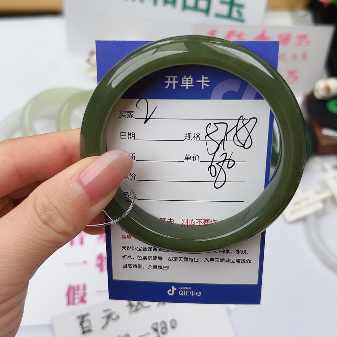 和田玉未镶嵌手镯