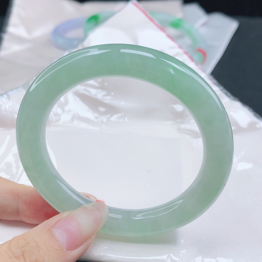 翡翠未镶嵌手镯缅甸54.6冰润冰果绿圆条