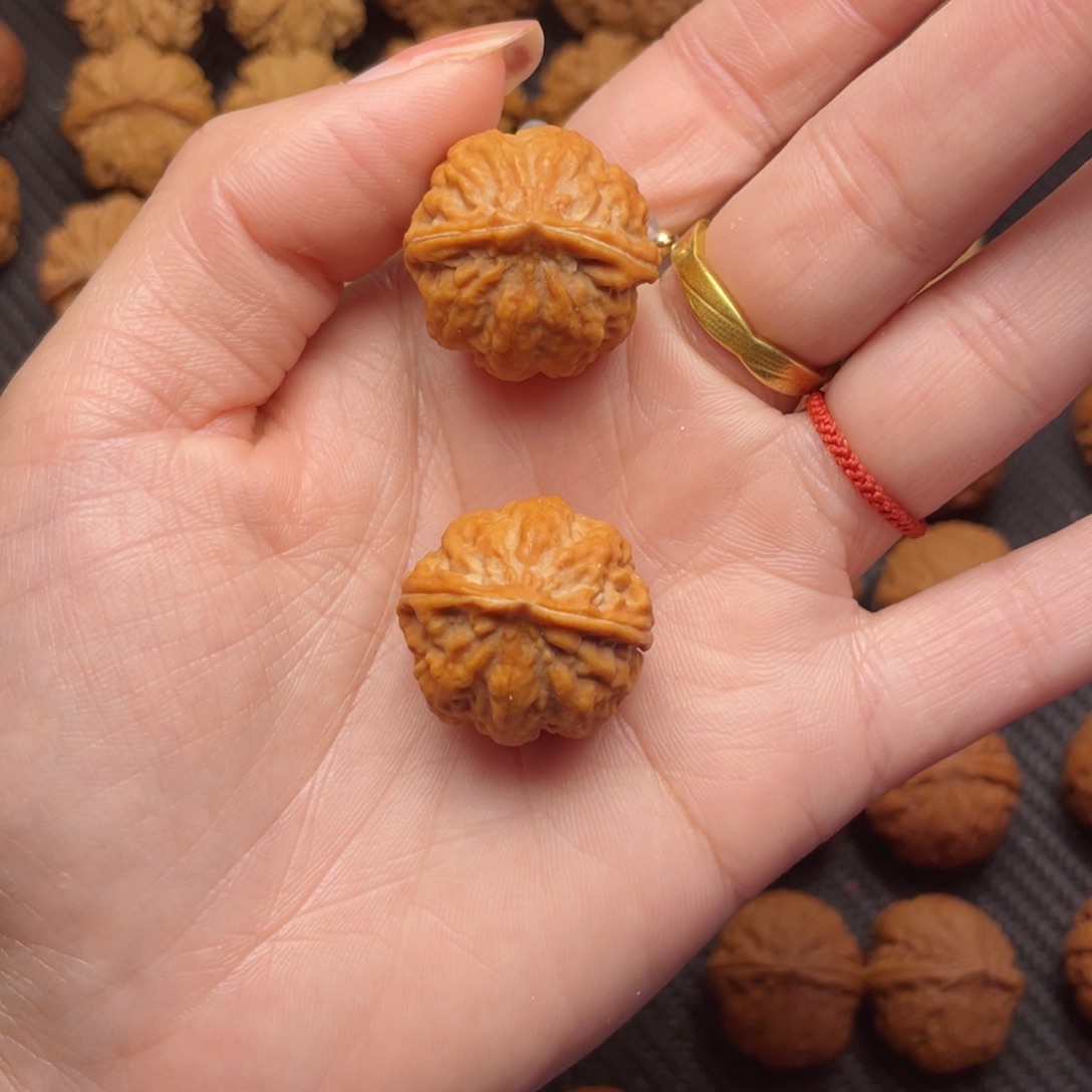 晓***然把件文玩核桃闷尖南瓜