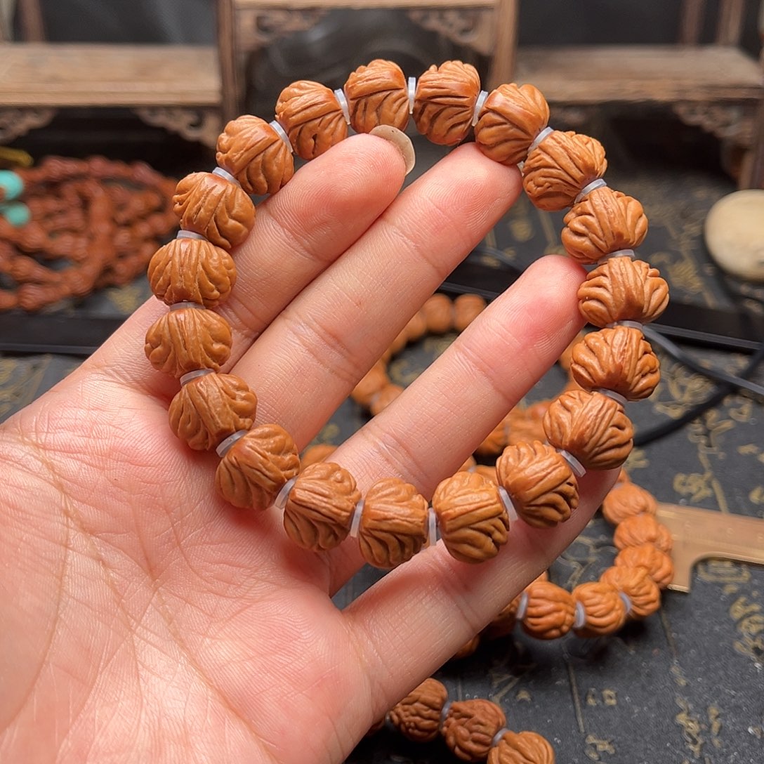 桃核吊坠双龙脊手串