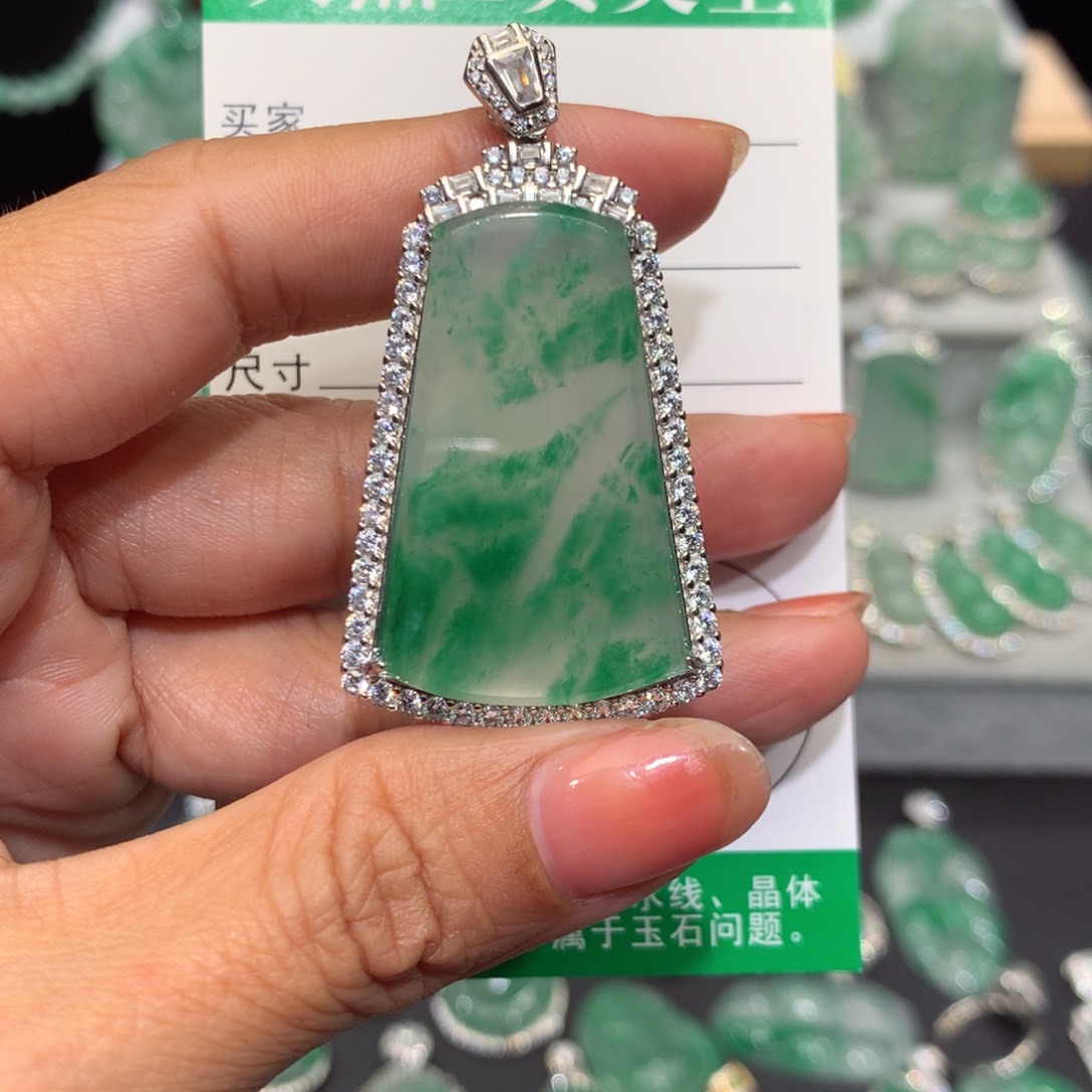 颈饰银S925镶嵌石英质玉（非洲翠）