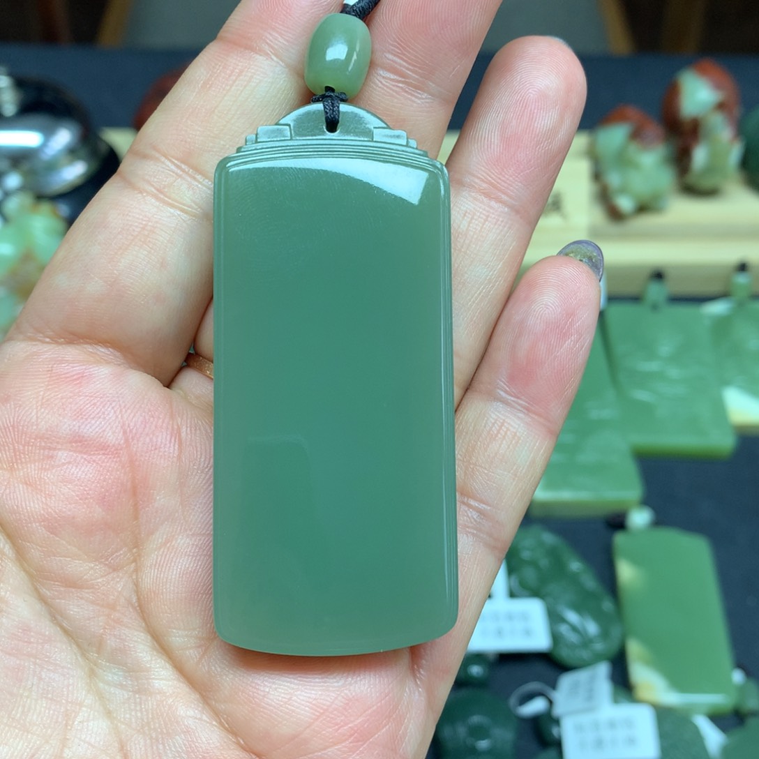 岫岩老玉（透闪石质玉）颈饰未镶嵌