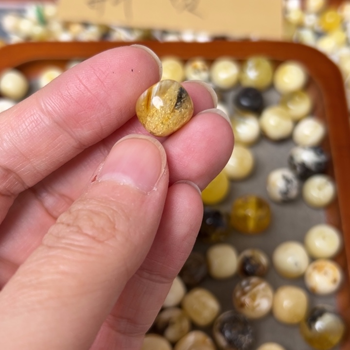 蜜蜡未镶嵌裸石11.5mm一个