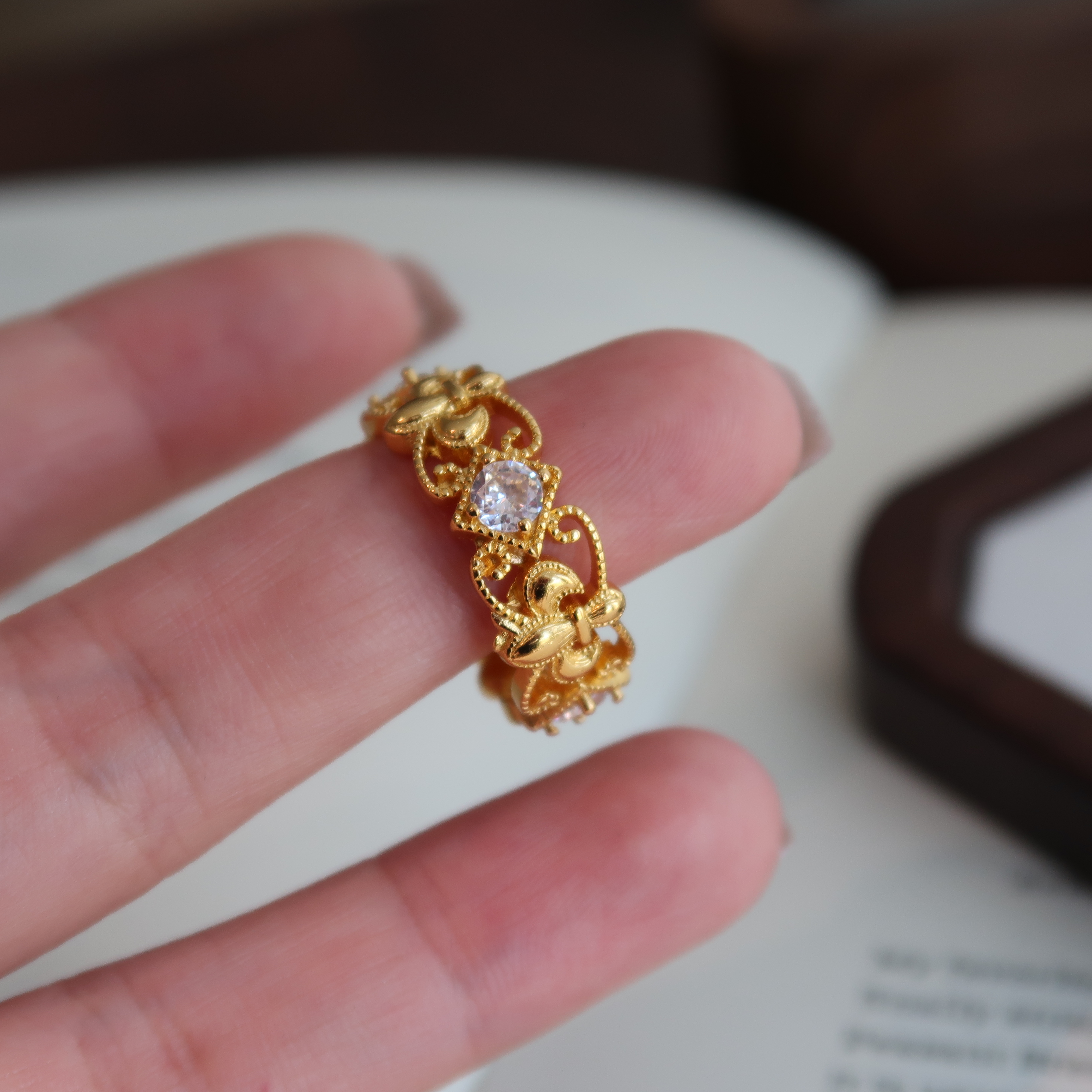 胤珩 合金合成锆石戒指 新中式轻奢鸢尾花时尚蕾丝百搭精致戒指