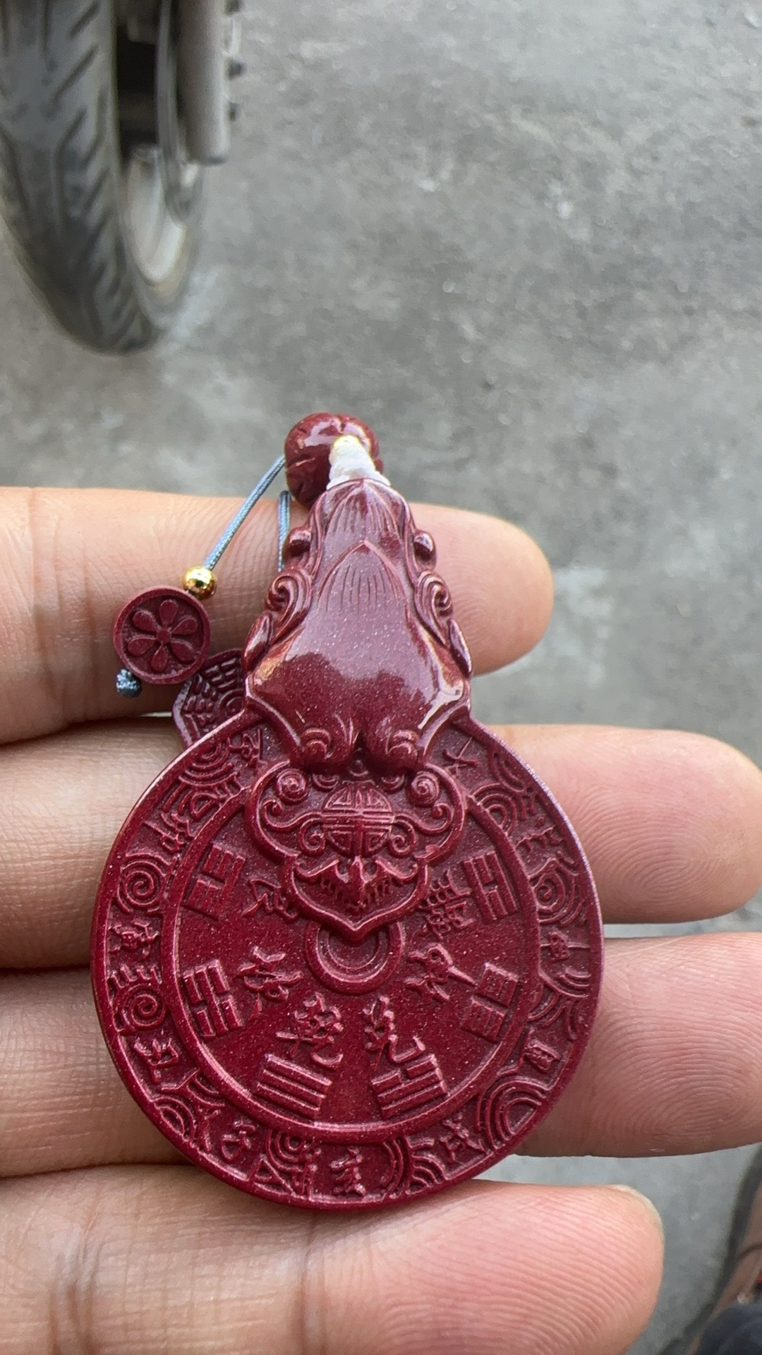 红 朱 砂大圆挂件