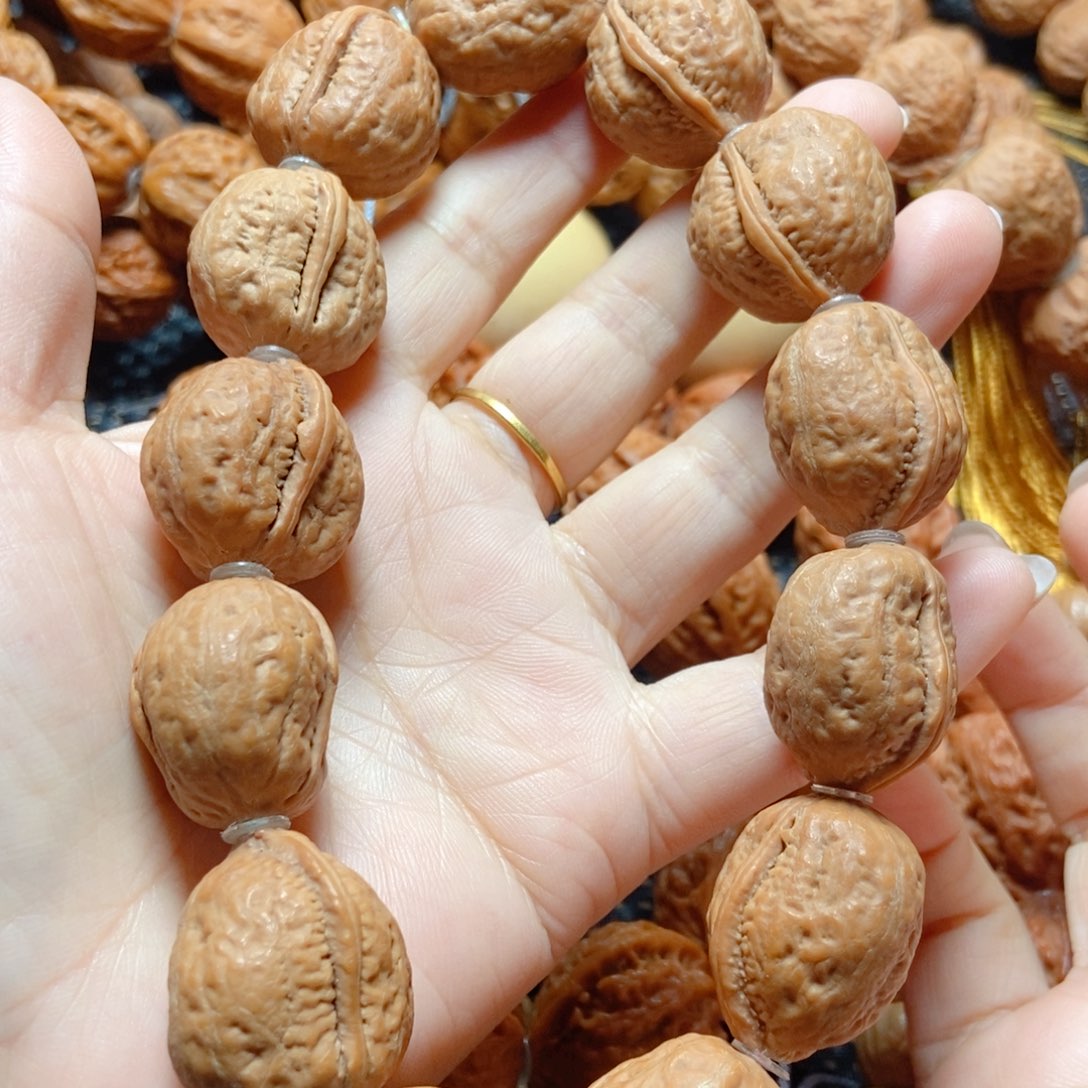 文玩核桃手串绣花鞋