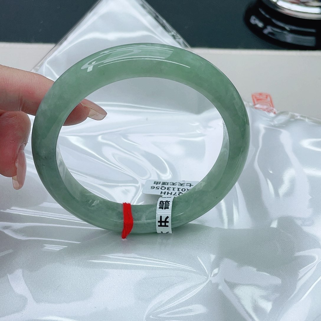 翡翠手镯未镶嵌正61.7