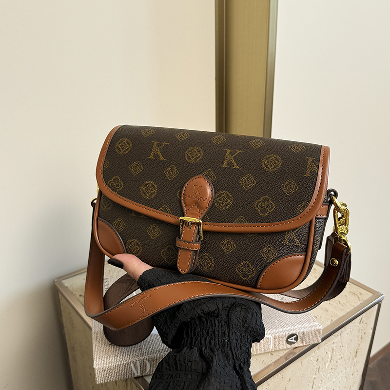 法棍包包女2025新款斜跨包简约女包休闲百搭斜挎包防刮洋气小方包