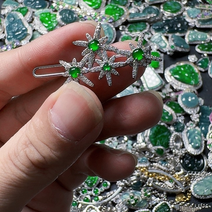 翡翠颈饰未镶嵌天然A货翡翠放漏