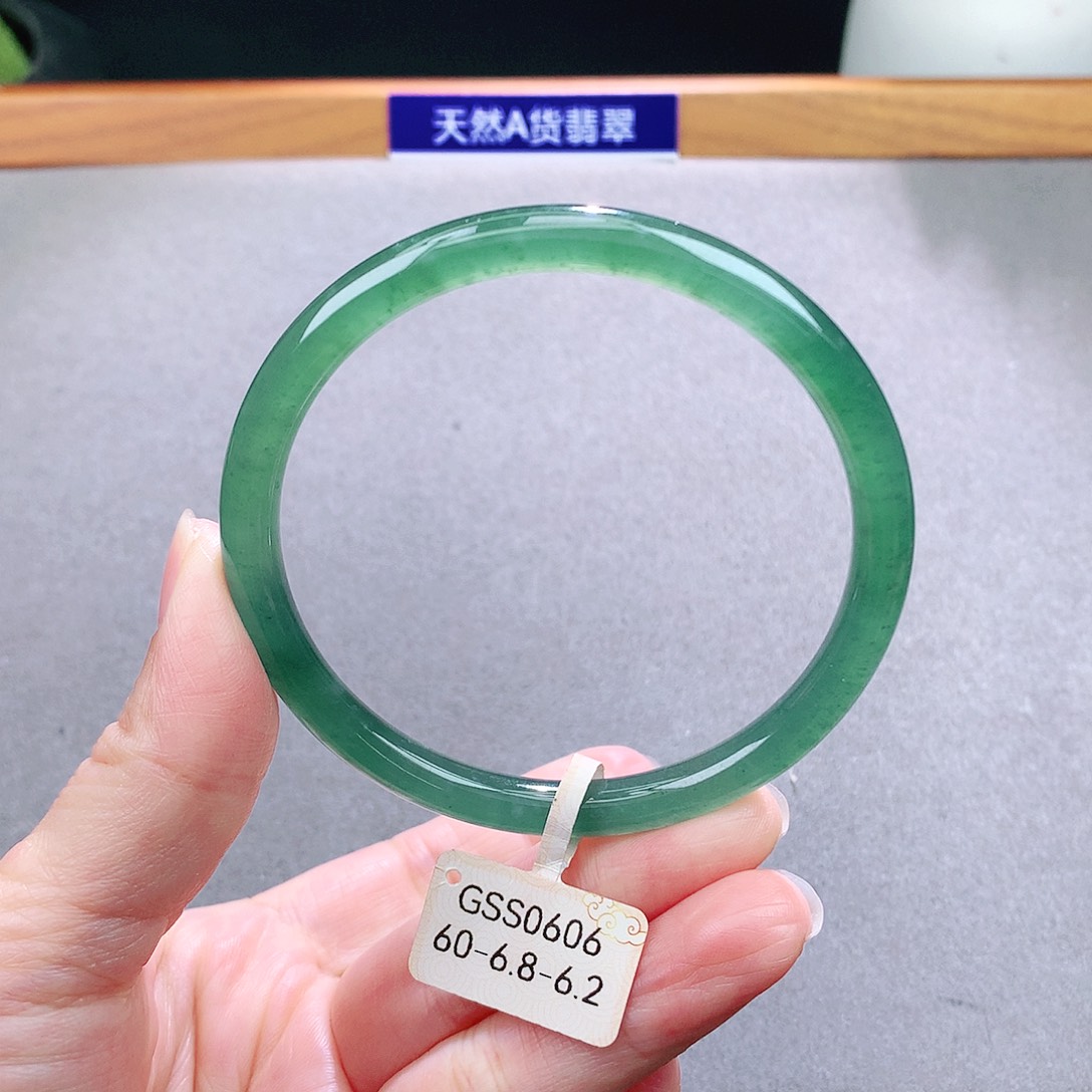 未镶嵌手镯翡翠天然翡翠手镯a货