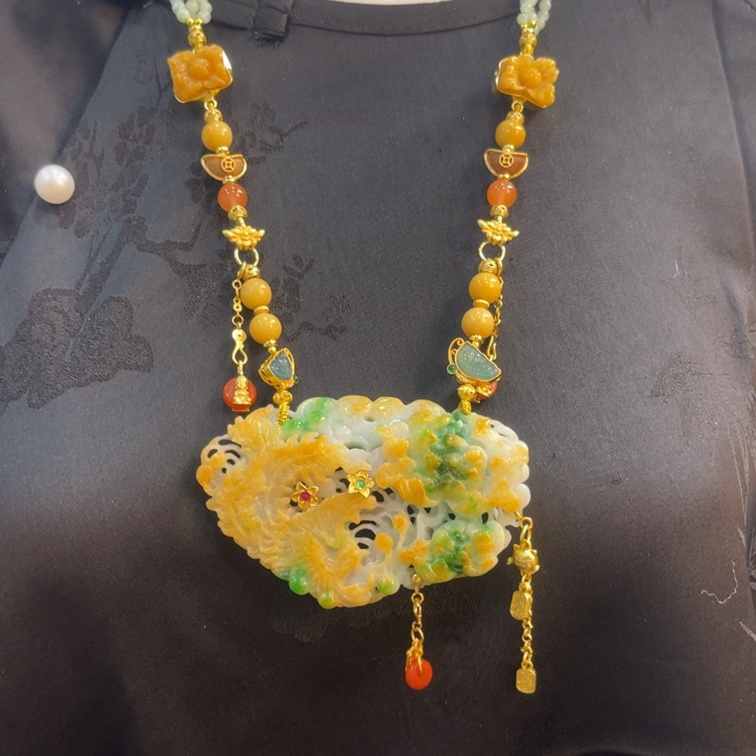 翡翠颈饰未镶嵌吊坠