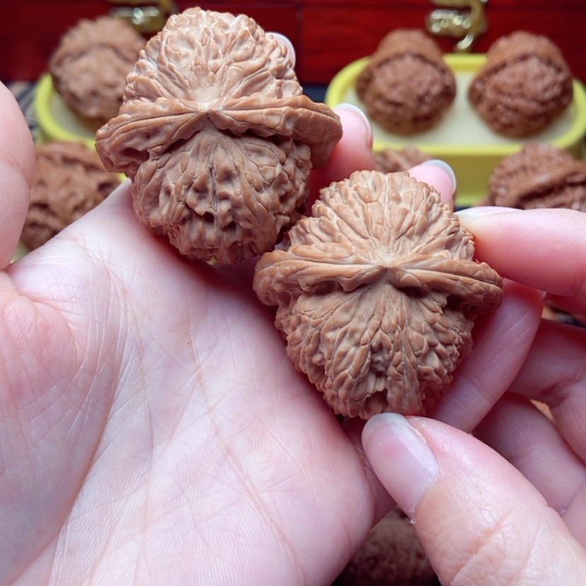 【闪购商品】文玩核桃把件白狮子