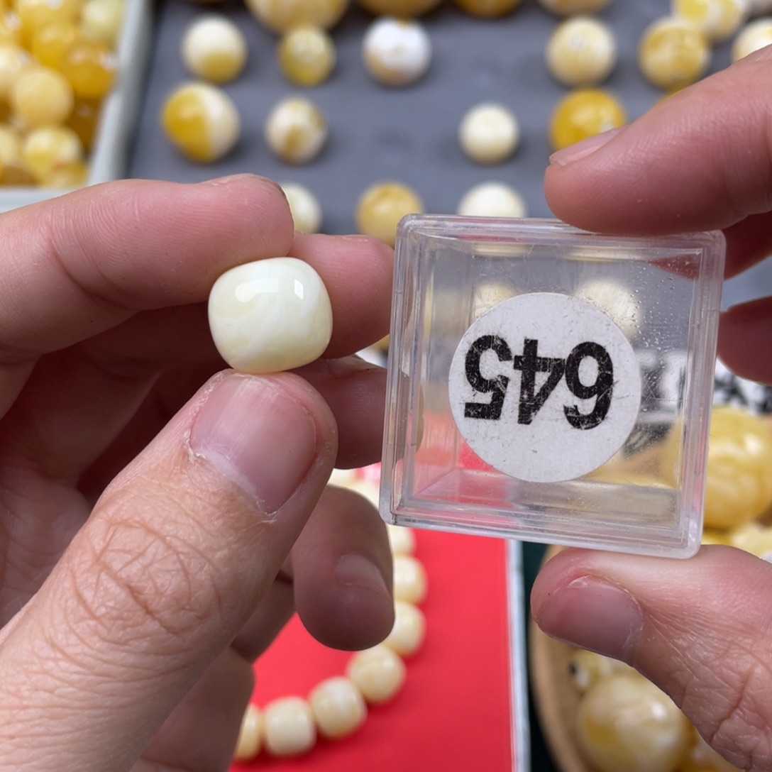 蜜蜡珠宝奇石未镶嵌