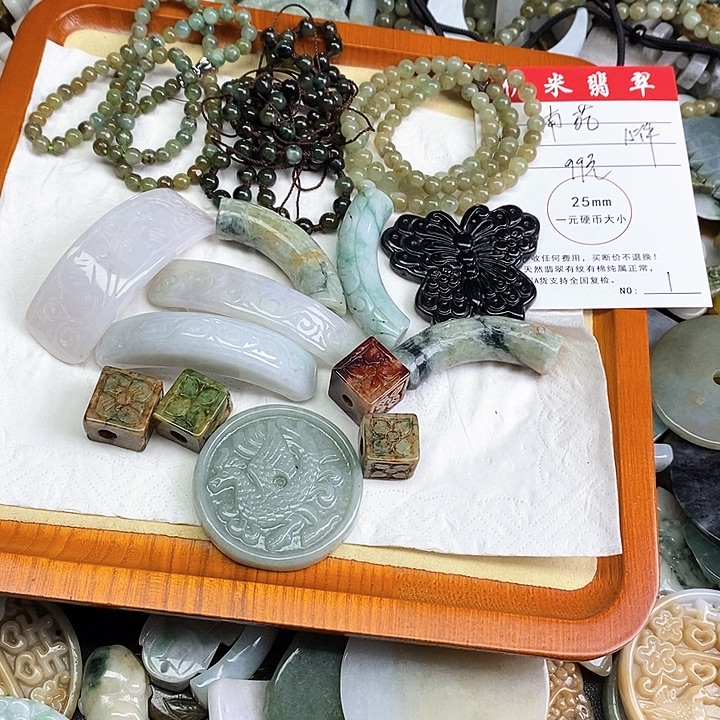 南***苑翡翠未镶嵌颈饰天然翡翠1